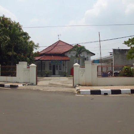 Oyo 90865 Hotel Kusuma Purwakarta การาวัง ภายนอก รูปภาพ