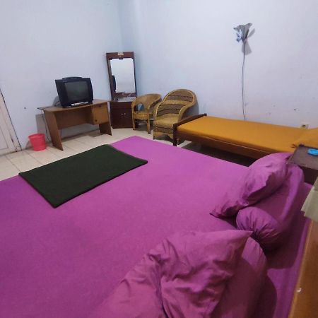 Oyo 90865 Hotel Kusuma Purwakarta การาวัง ภายนอก รูปภาพ
