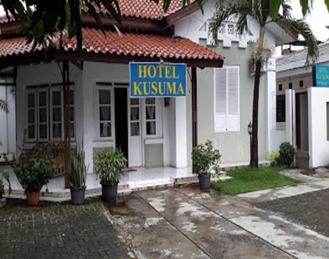 Oyo 90865 Hotel Kusuma Purwakarta การาวัง ภายนอก รูปภาพ