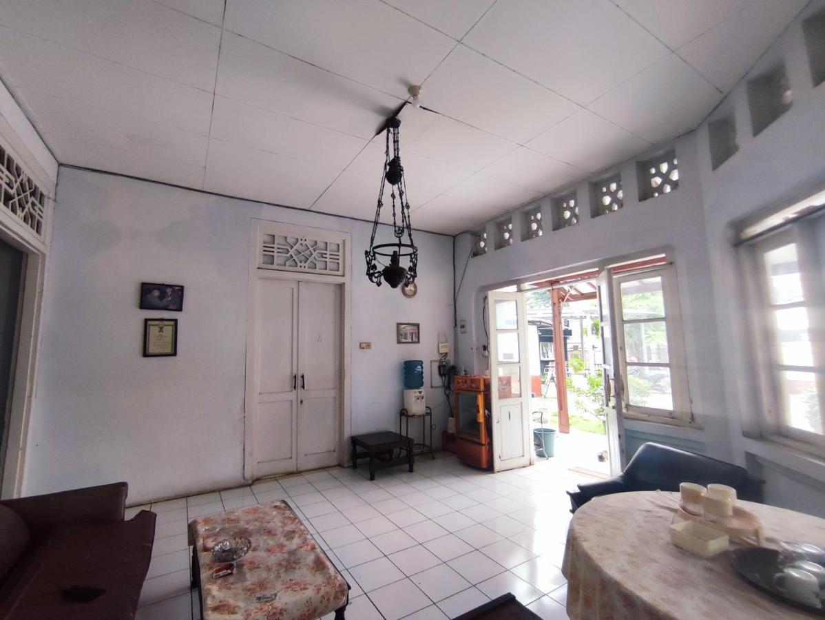 Oyo 90865 Hotel Kusuma Purwakarta การาวัง ภายนอก รูปภาพ