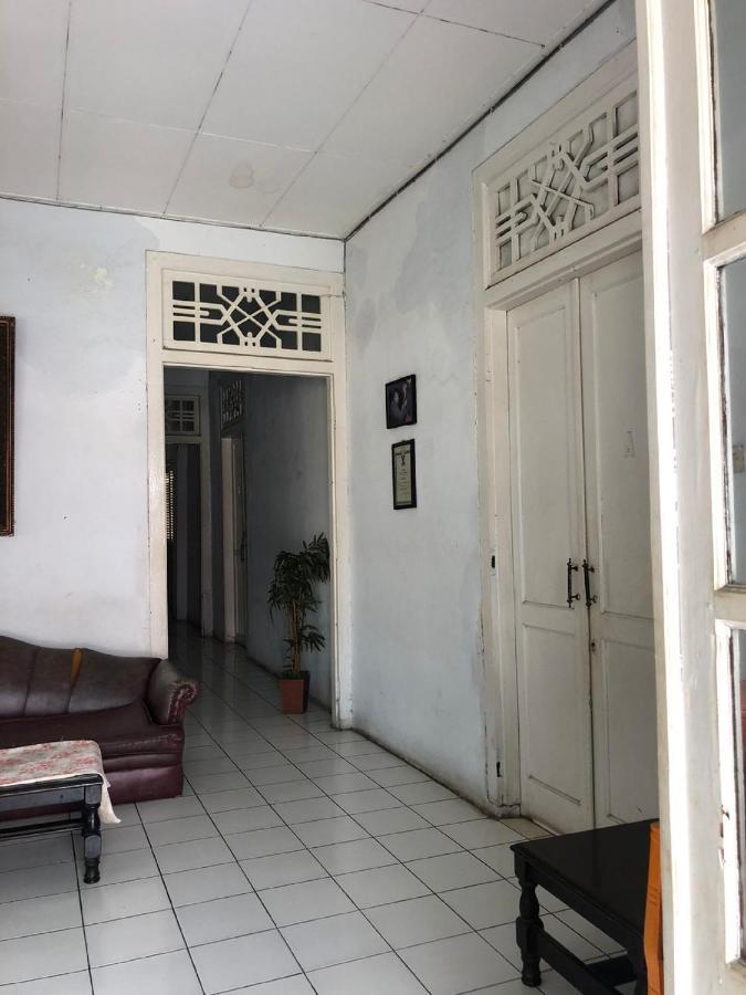 Oyo 90865 Hotel Kusuma Purwakarta การาวัง ภายนอก รูปภาพ