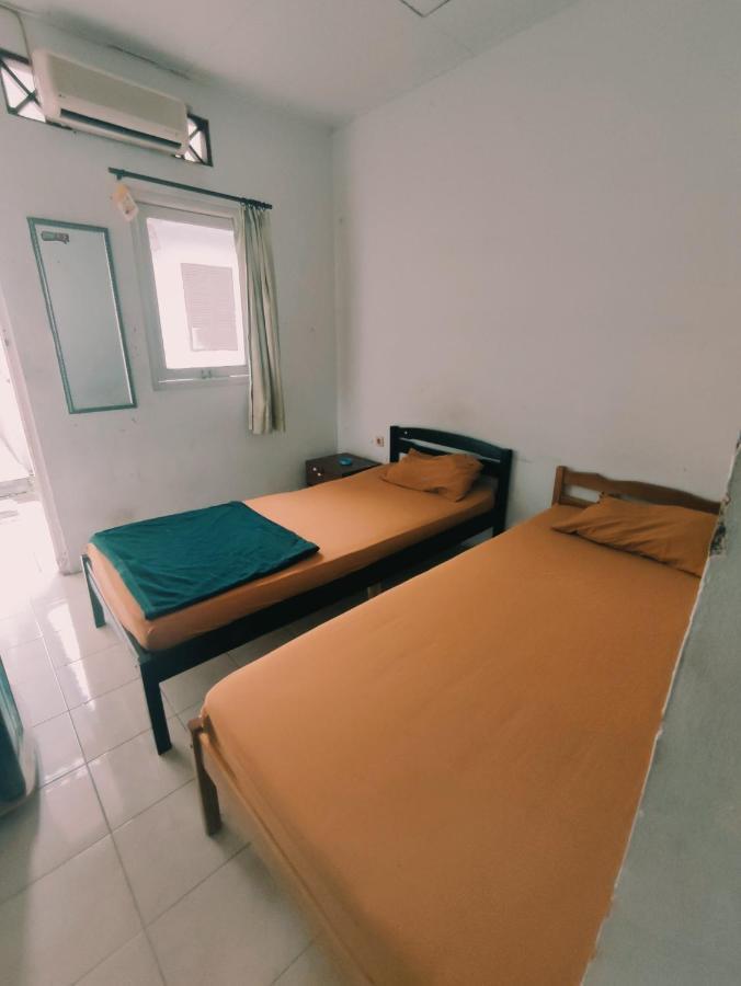 Oyo 90865 Hotel Kusuma Purwakarta การาวัง ภายนอก รูปภาพ