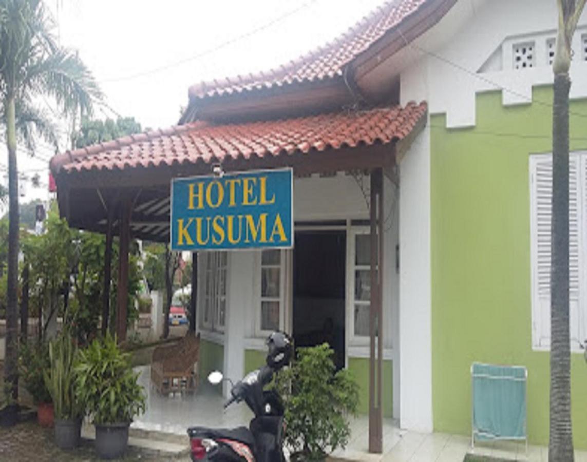 Oyo 90865 Hotel Kusuma Purwakarta การาวัง ภายนอก รูปภาพ