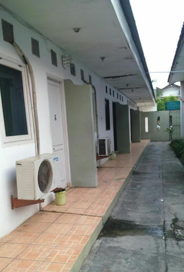 Oyo 90865 Hotel Kusuma Purwakarta การาวัง ภายนอก รูปภาพ