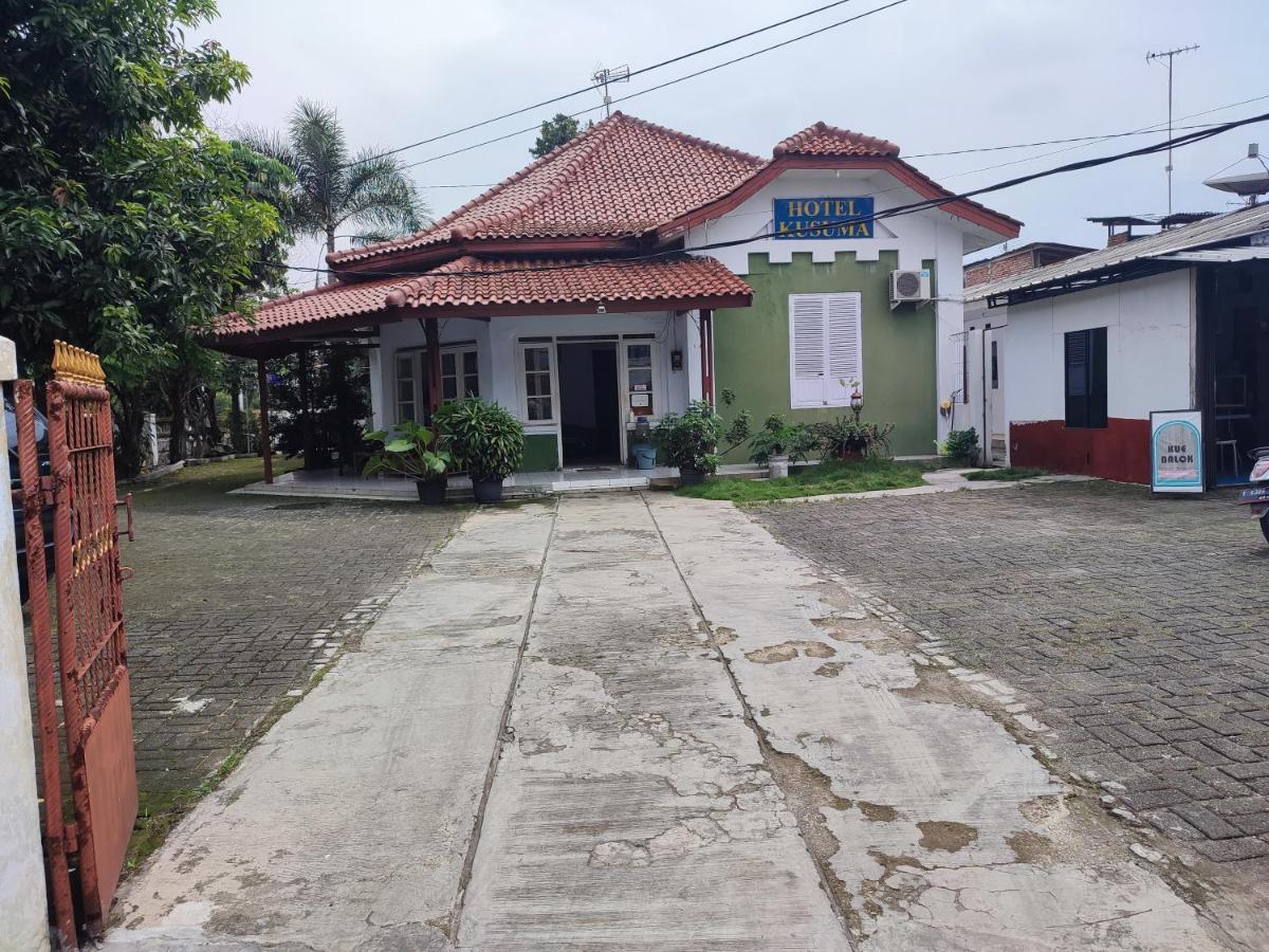 Oyo 90865 Hotel Kusuma Purwakarta การาวัง ภายนอก รูปภาพ
