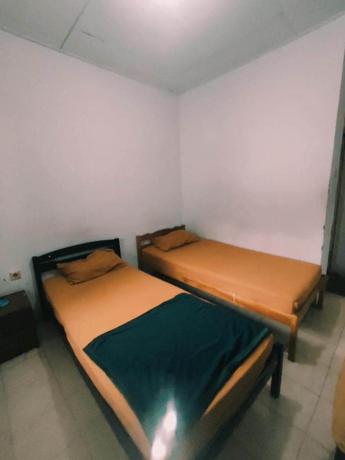 Oyo 90865 Hotel Kusuma Purwakarta การาวัง ภายนอก รูปภาพ
