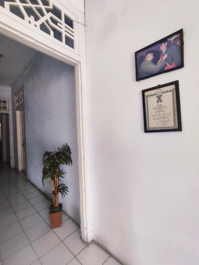 Oyo 90865 Hotel Kusuma Purwakarta การาวัง ภายนอก รูปภาพ