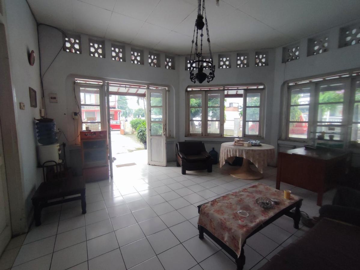 Oyo 90865 Hotel Kusuma Purwakarta การาวัง ภายนอก รูปภาพ