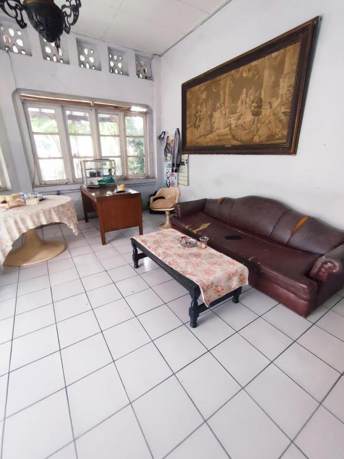 Oyo 90865 Hotel Kusuma Purwakarta การาวัง ภายนอก รูปภาพ