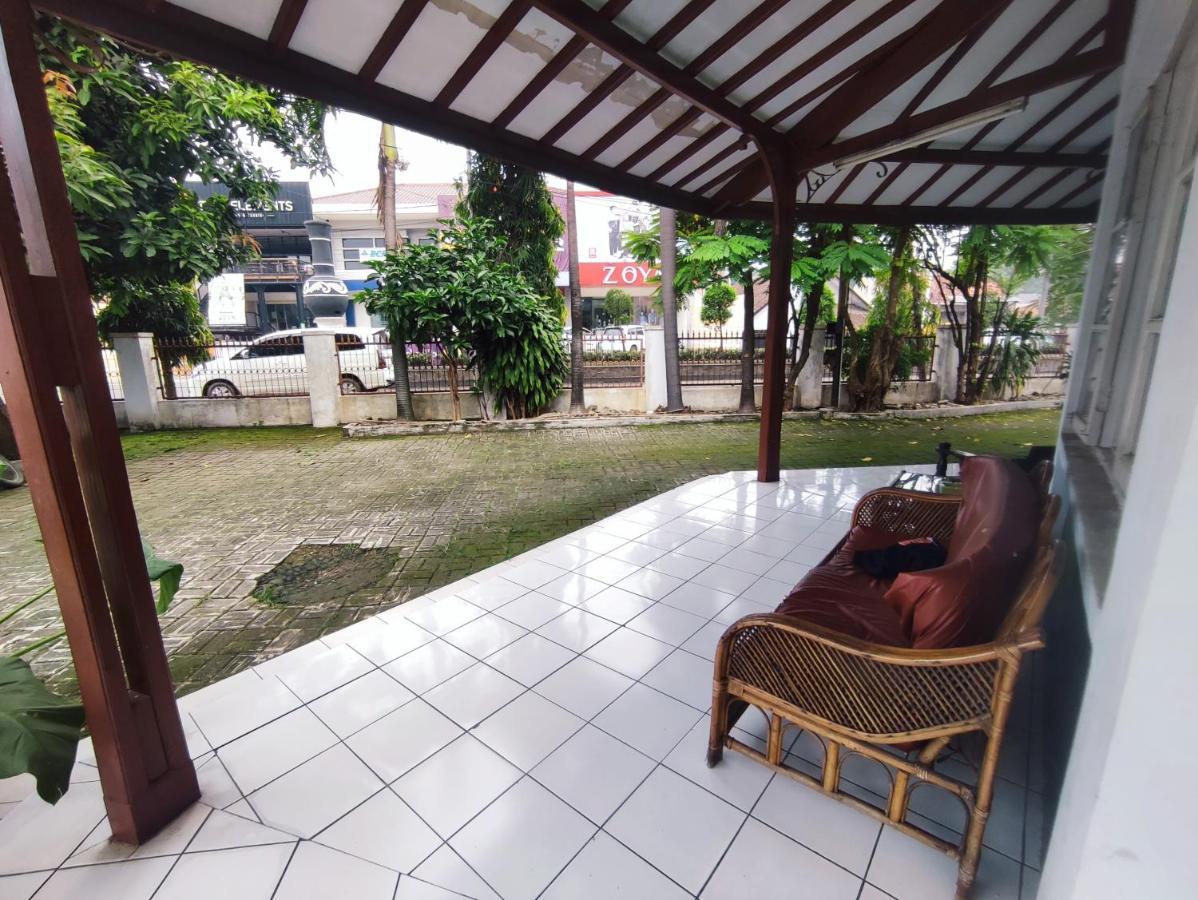 Oyo 90865 Hotel Kusuma Purwakarta การาวัง ภายนอก รูปภาพ