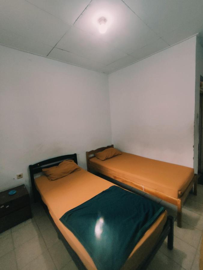 Oyo 90865 Hotel Kusuma Purwakarta การาวัง ภายนอก รูปภาพ