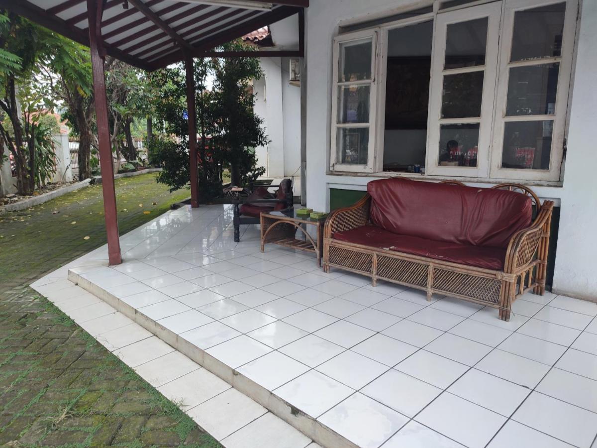 Oyo 90865 Hotel Kusuma Purwakarta การาวัง ภายนอก รูปภาพ