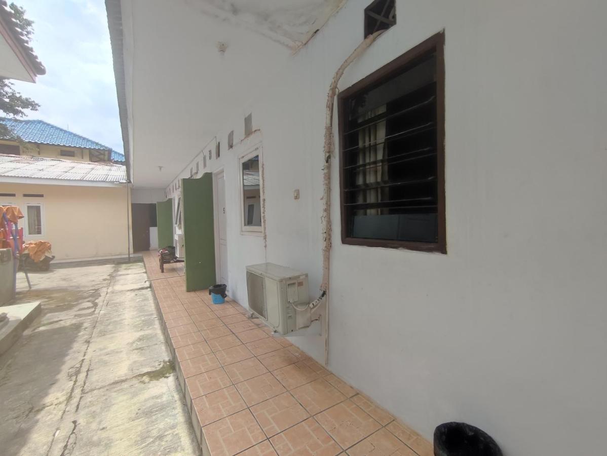Oyo 90865 Hotel Kusuma Purwakarta การาวัง ภายนอก รูปภาพ