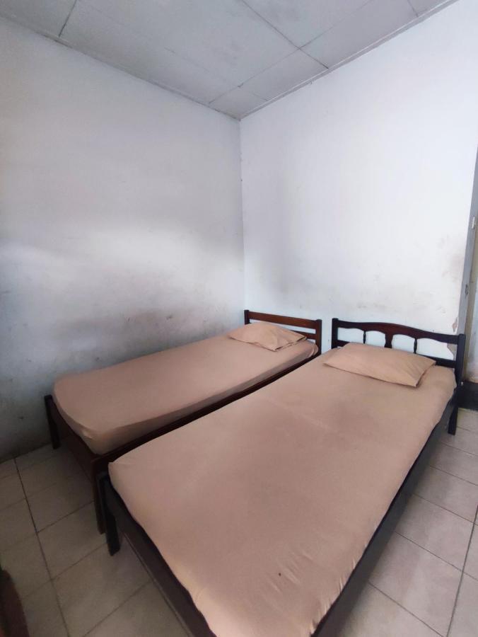 Oyo 90865 Hotel Kusuma Purwakarta การาวัง ภายนอก รูปภาพ
