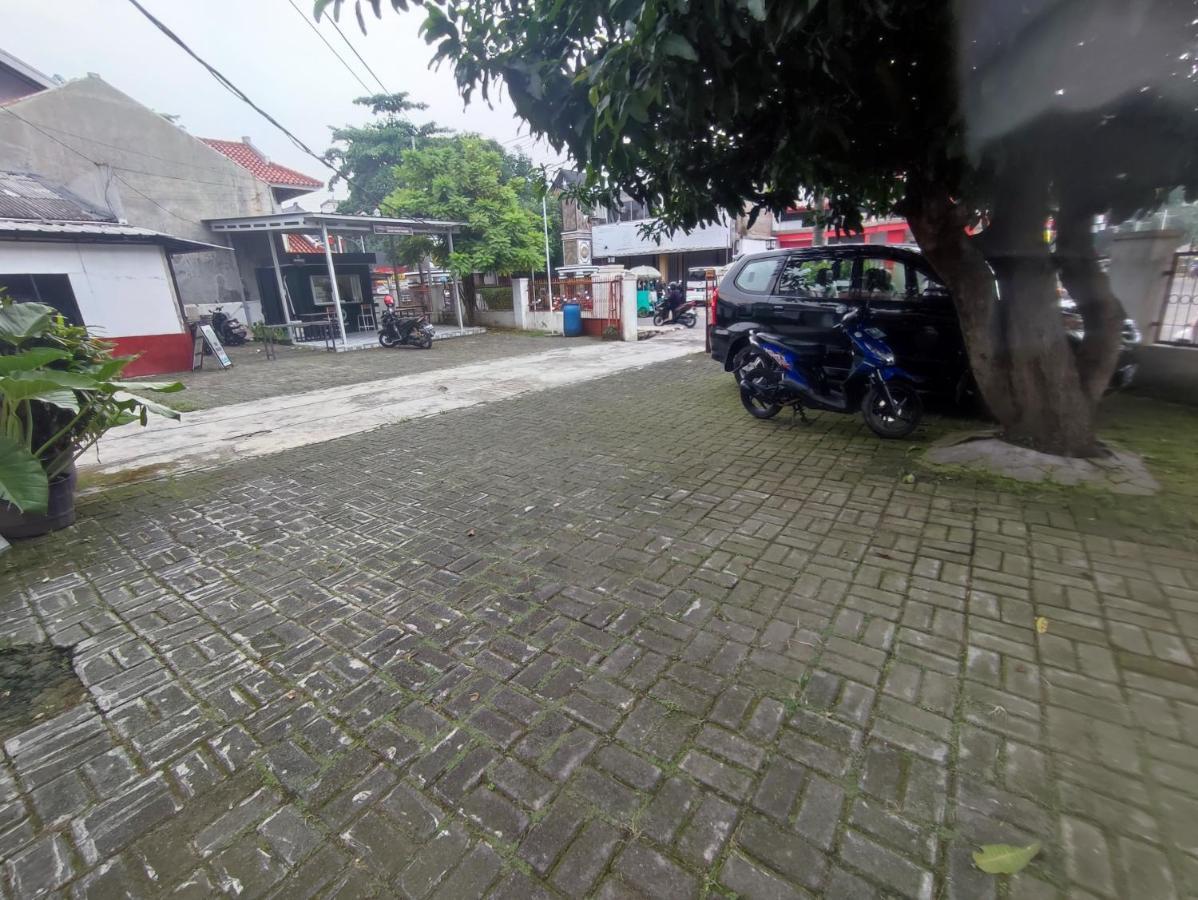 Oyo 90865 Hotel Kusuma Purwakarta การาวัง ภายนอก รูปภาพ