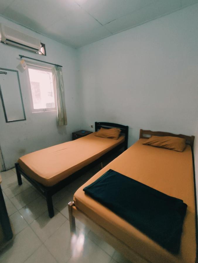 Oyo 90865 Hotel Kusuma Purwakarta การาวัง ภายนอก รูปภาพ