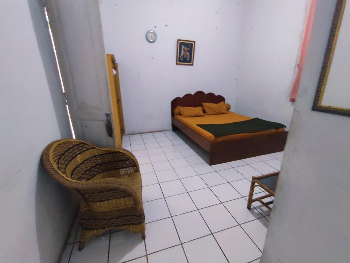 Oyo 90865 Hotel Kusuma Purwakarta การาวัง ภายนอก รูปภาพ