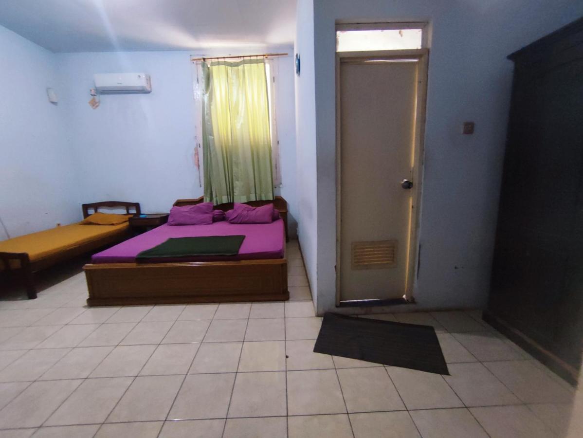 Oyo 90865 Hotel Kusuma Purwakarta การาวัง ภายนอก รูปภาพ