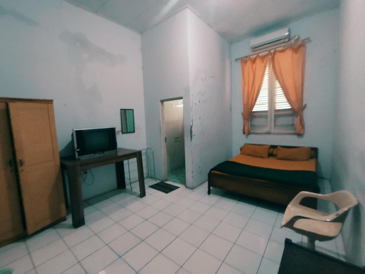 Oyo 90865 Hotel Kusuma Purwakarta การาวัง ภายนอก รูปภาพ