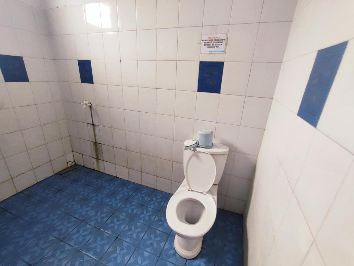 Oyo 90865 Hotel Kusuma Purwakarta การาวัง ภายนอก รูปภาพ
