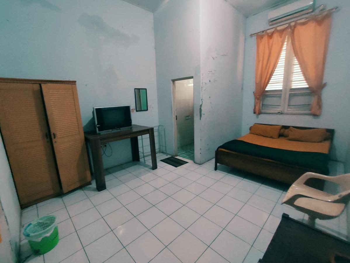 Oyo 90865 Hotel Kusuma Purwakarta การาวัง ภายนอก รูปภาพ