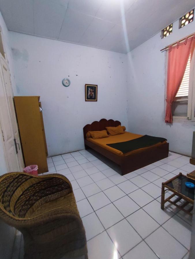 Oyo 90865 Hotel Kusuma Purwakarta การาวัง ภายนอก รูปภาพ